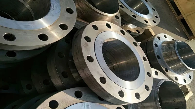 Integral welded flange
