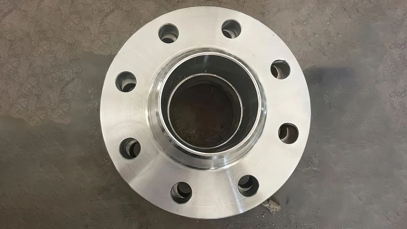 Variable diameter butt welded flange