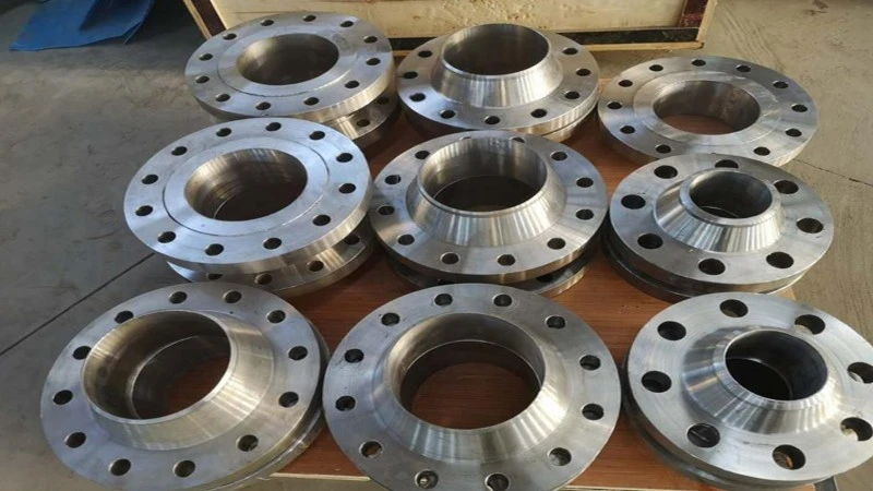 Pipeline connection welding flange