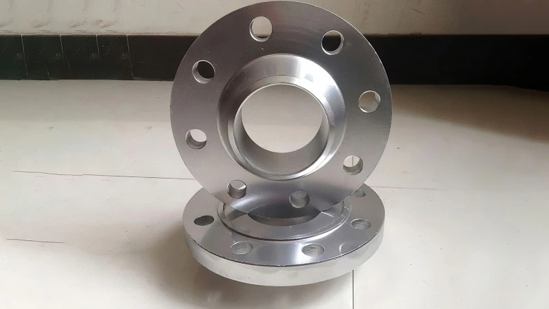 Variable diameter butt welded flange