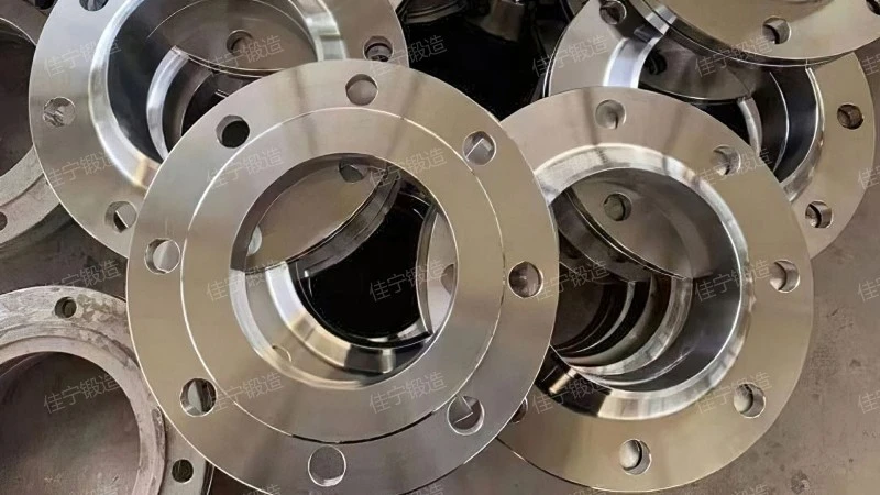 Threaded embedded flange cover