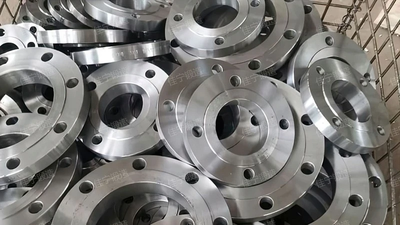 Flat welding flange for heat exchanger connection