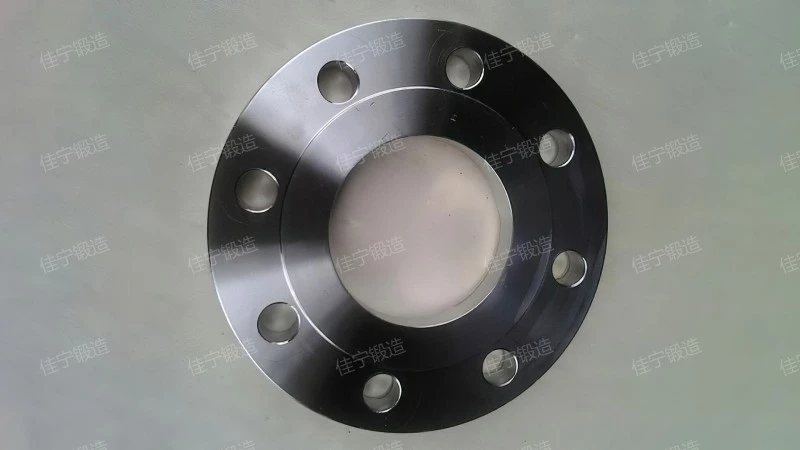Threaded embedded flange cover