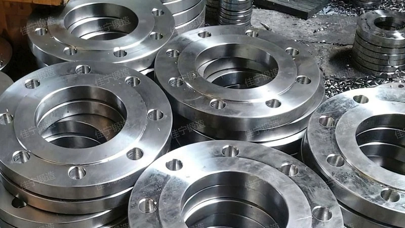 Wind turbine flange