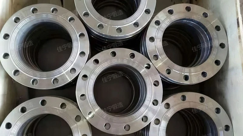 Integral threaded connection flange cover