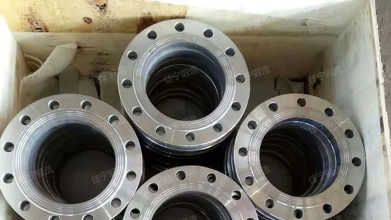 Wind turbine flange