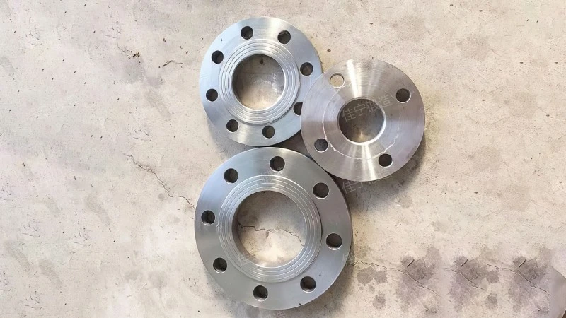 Wind turbine flange