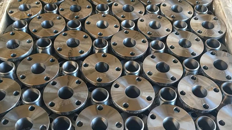 Integral threaded connection flange cover