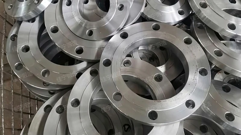Threaded embedded flange cover